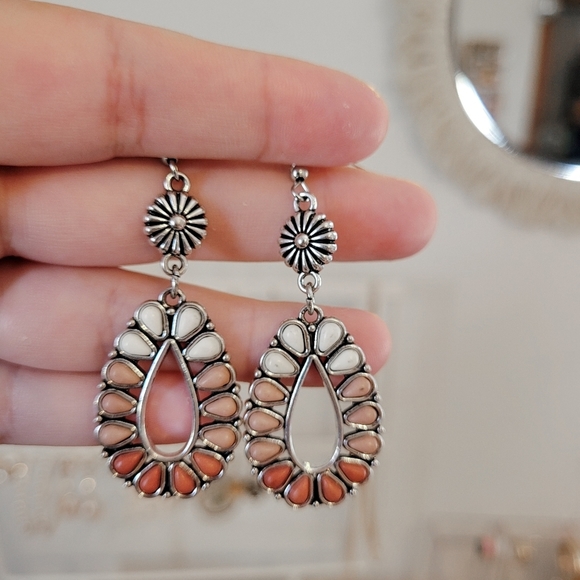 Brown/Tan earnings - Picture 5 of 5